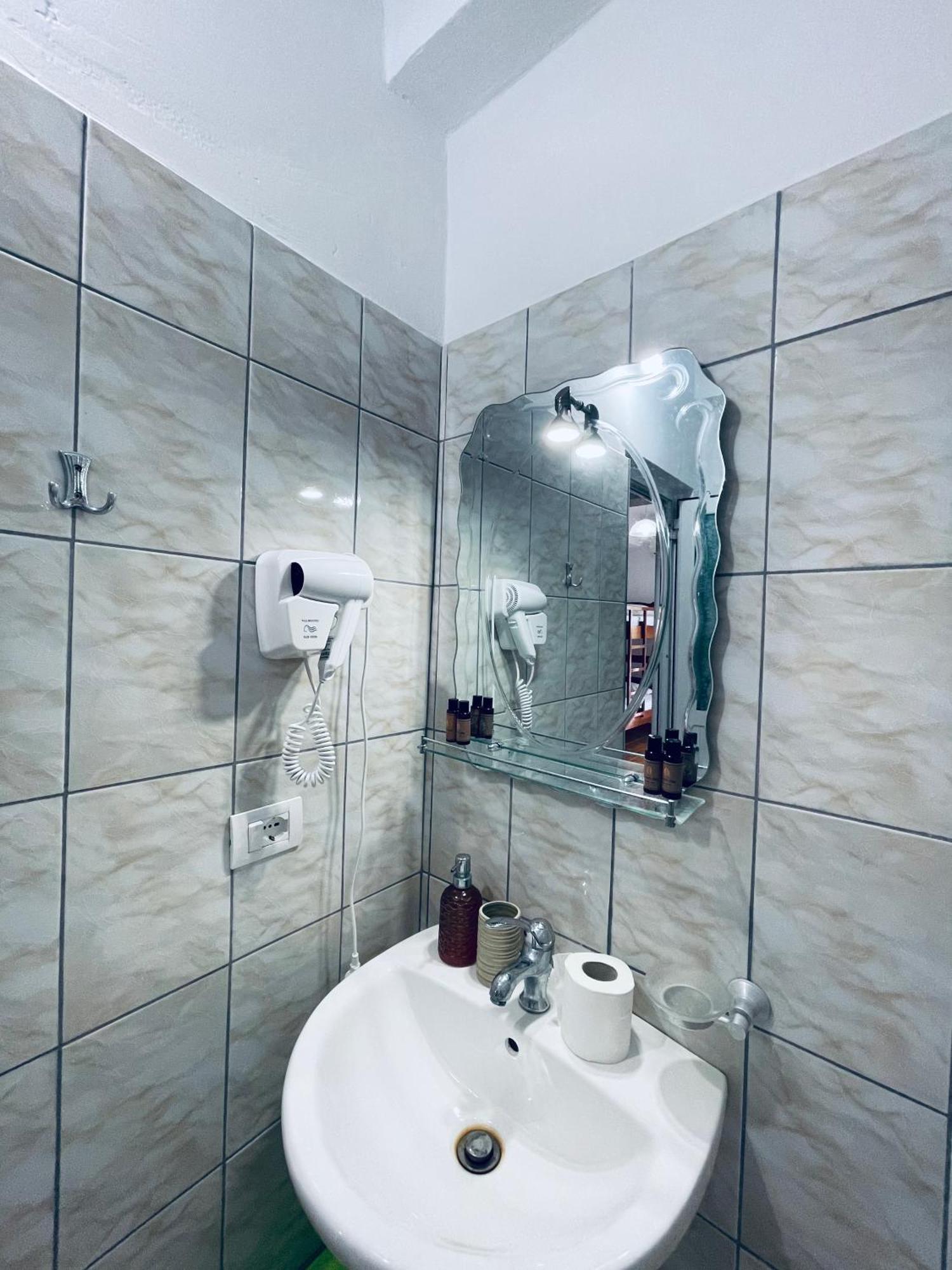 Guesthouse Dollomaja Ksamil Dış mekan fotoğraf